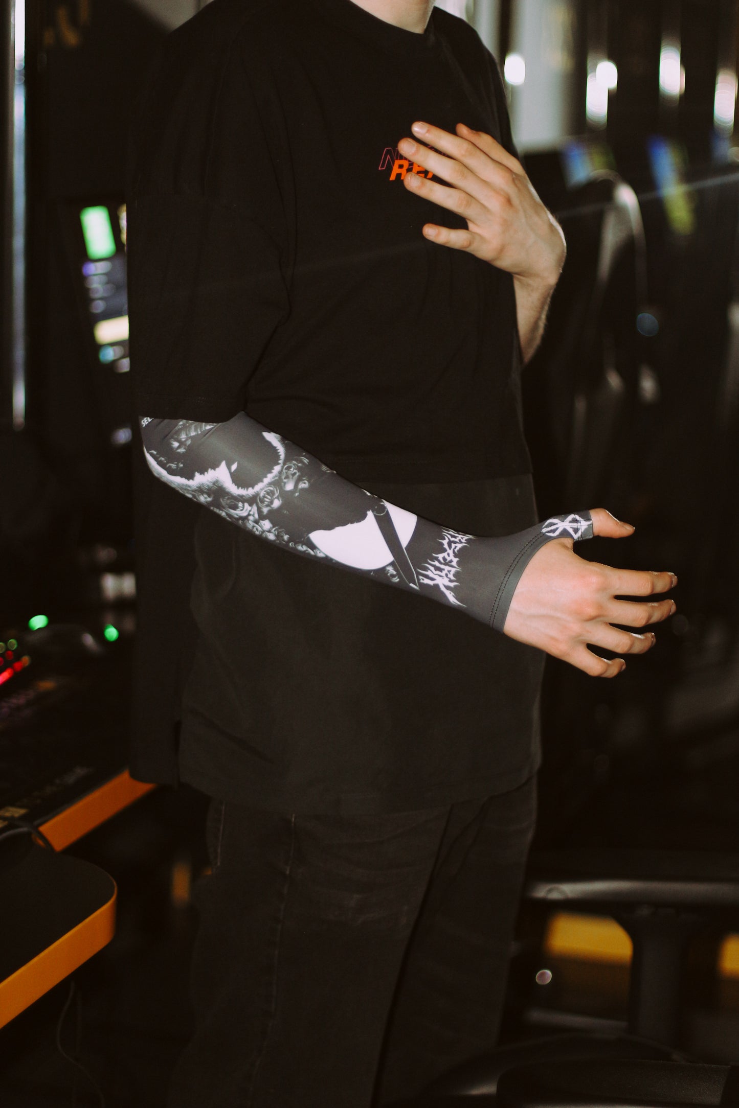 Gaming Arm Sleeve 2.0 Berserk Guts with open glove for PC gamers Selerity