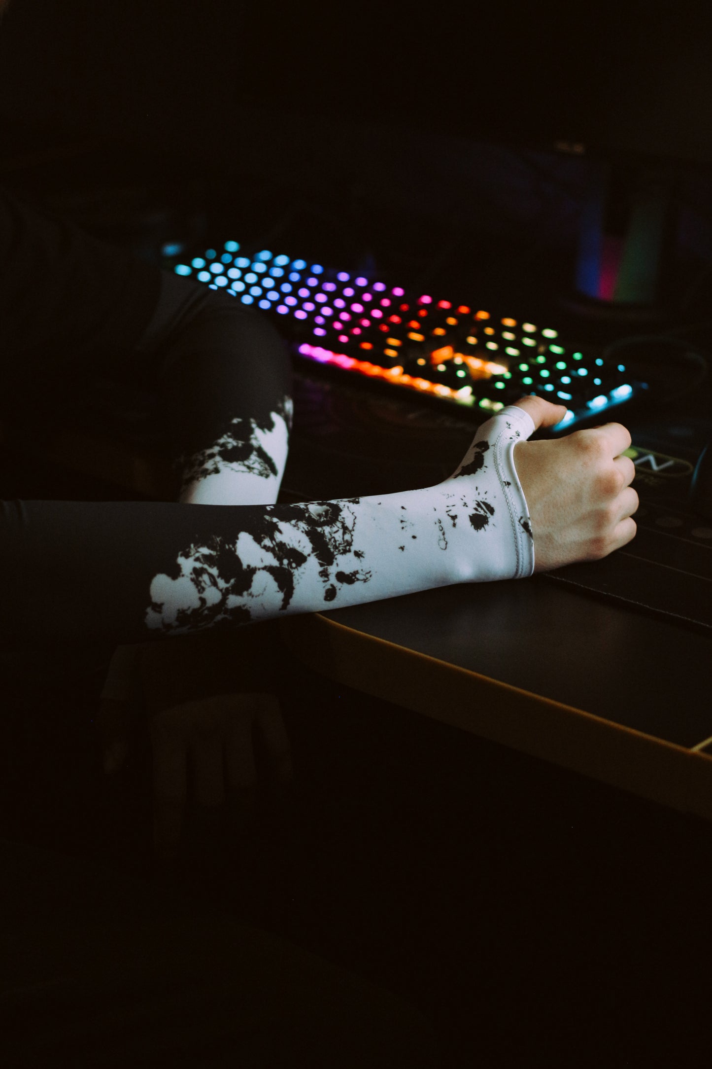 Gaming Arm Sleeve 2.0 Paints Spray with open glove for PC gamers Selerity