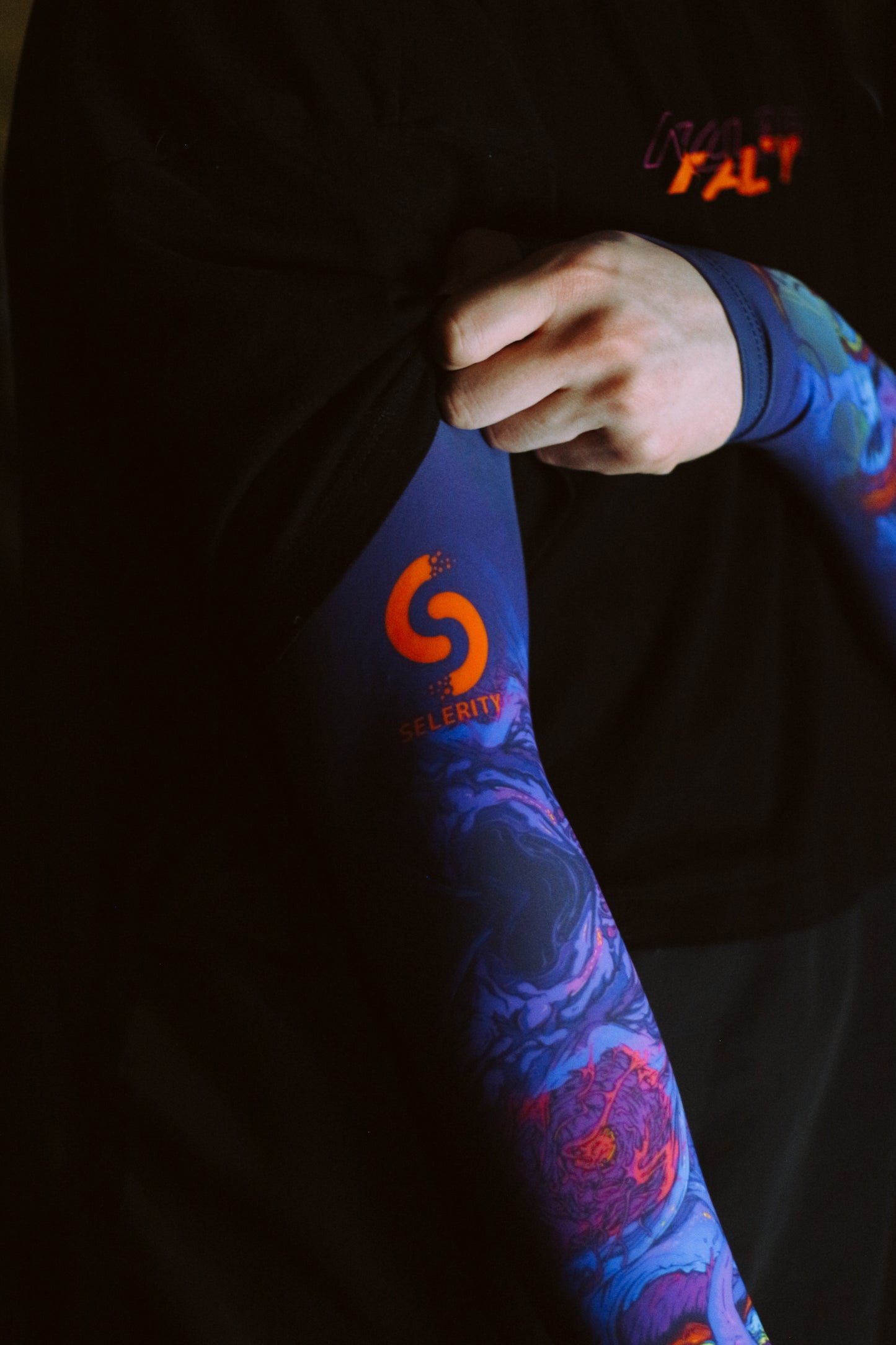 Gaming Arm Sleeve 2.0 HyperBeast CS:GO with open glove for PC gamers Selerity