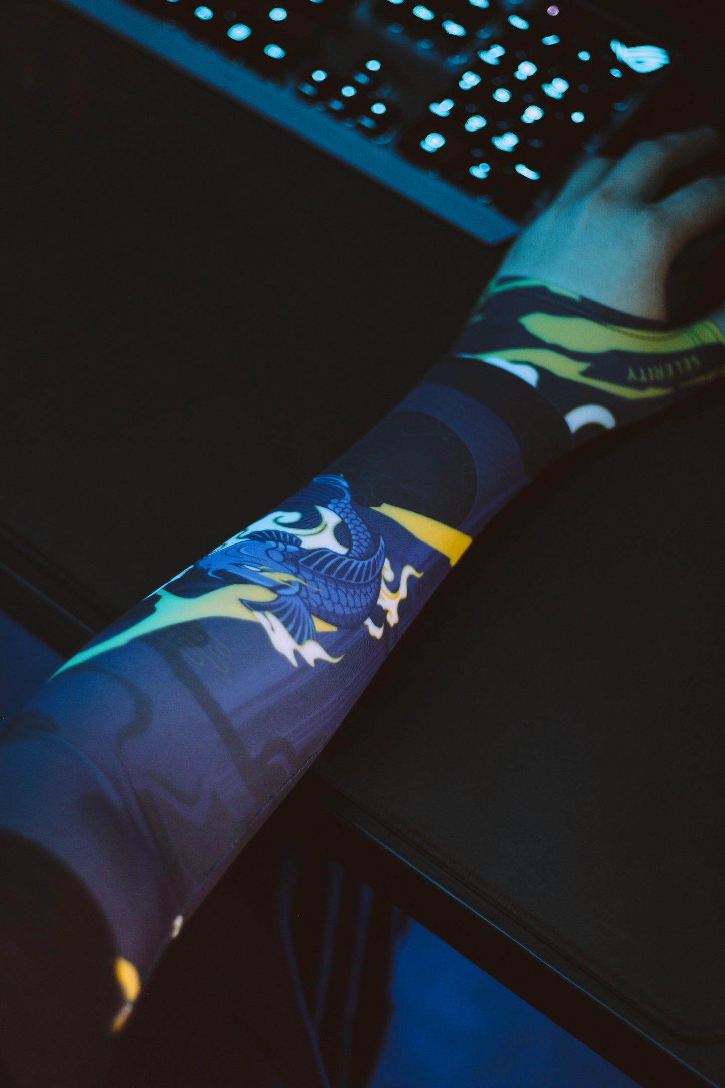 Gaming Arm Sleeve PC Sport with open glove thumb hole for esports gamers Hikari Blue Fish