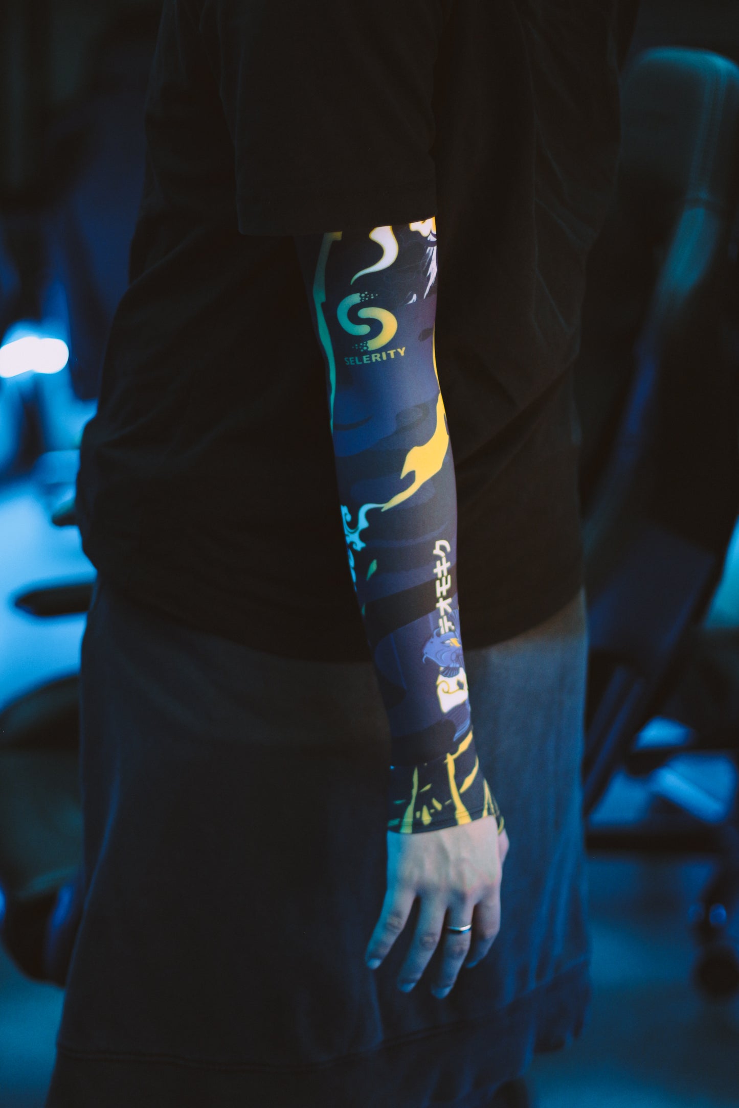 Gaming Arm Sleeve PC Sport with open glove thumb hole for esports gamers Hikari Blue Fish