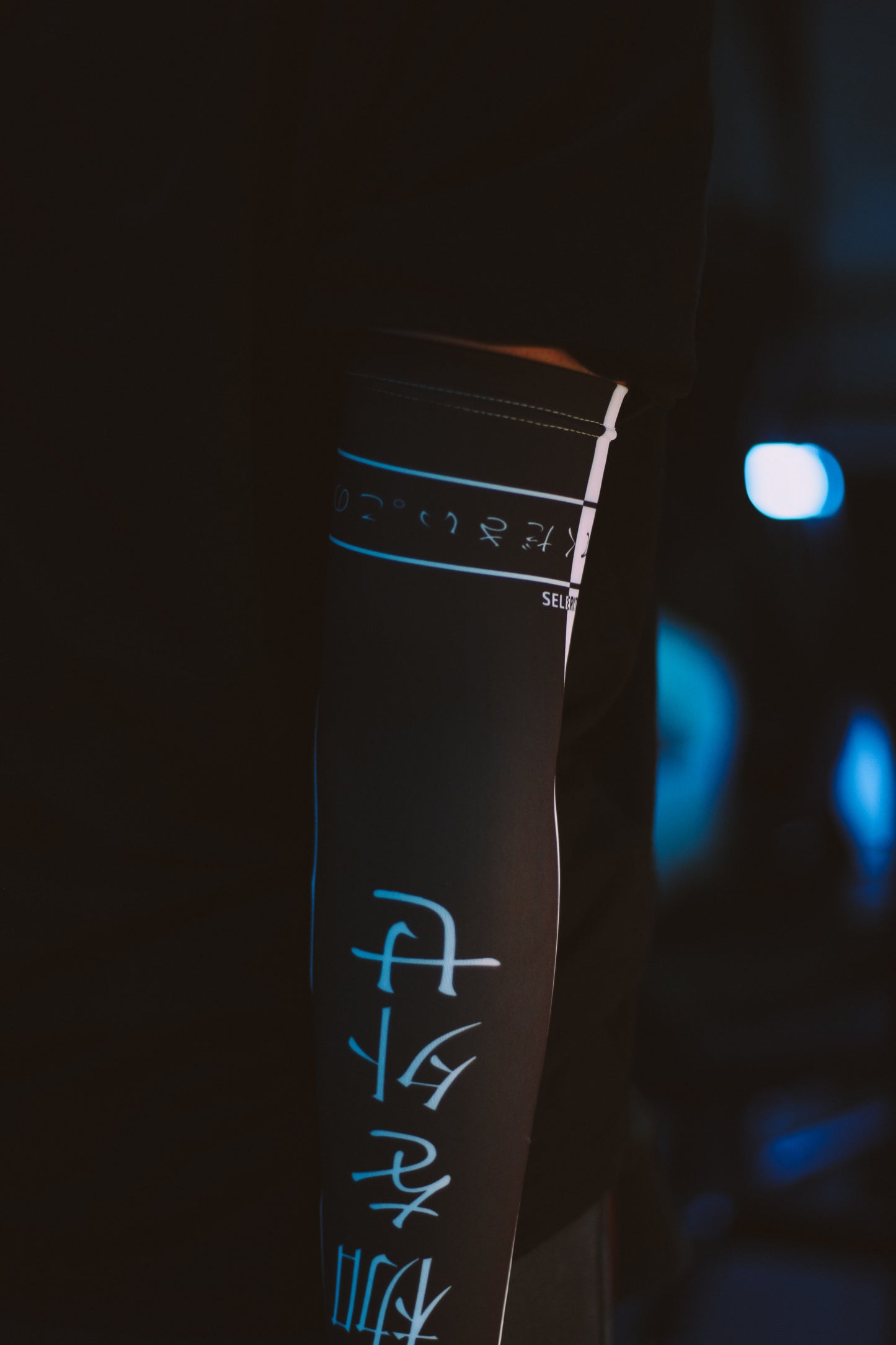 Gaming arm sleeve with a half-palm 2.0 Japanese Hieroglyphs Selerity
