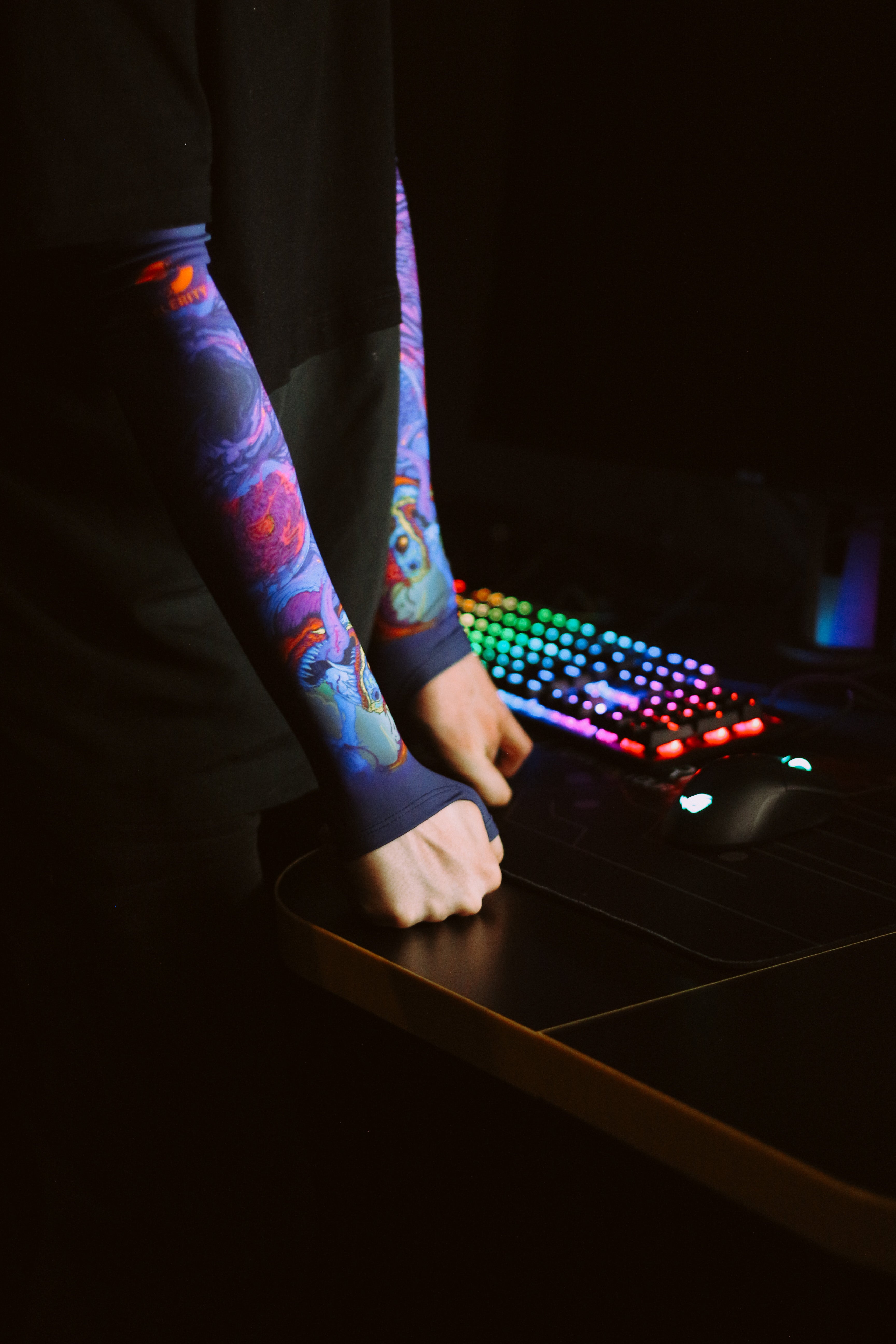 Gaming Arm Sleeve 2.0 HyperBeast CS:GO with open glove for PC gamers S ...